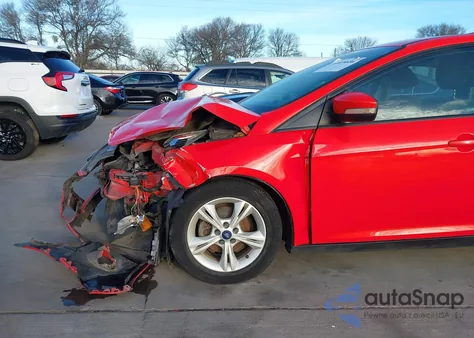 2014 Ford Focus Se z USA, uszkodzony, nr VIN 1FADP3K25EL447383